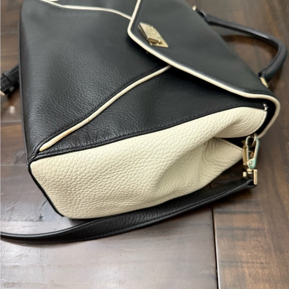 Kate Spade: Black and White Handbag - Picture 5 of 11
